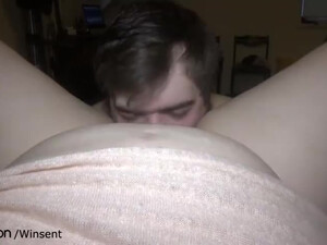 Заставила лизать пизду на камеру